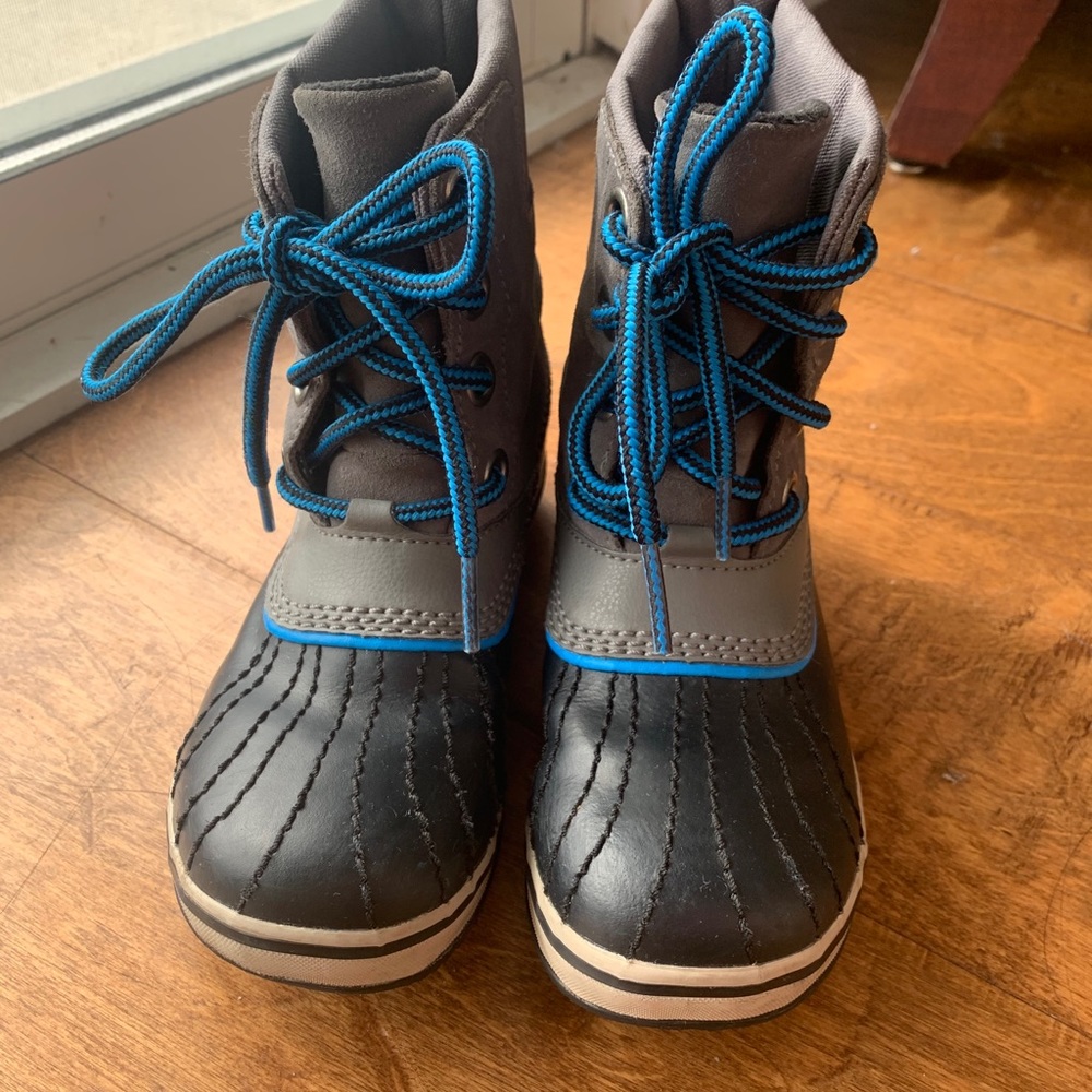 SOREL kids snow boots waterproof size 1
